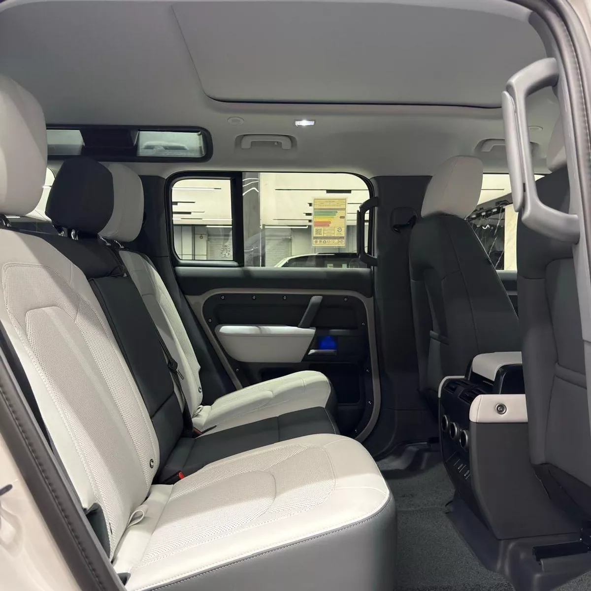 Land Rover Defender 110 S P300 | warranty and service contract-19-0