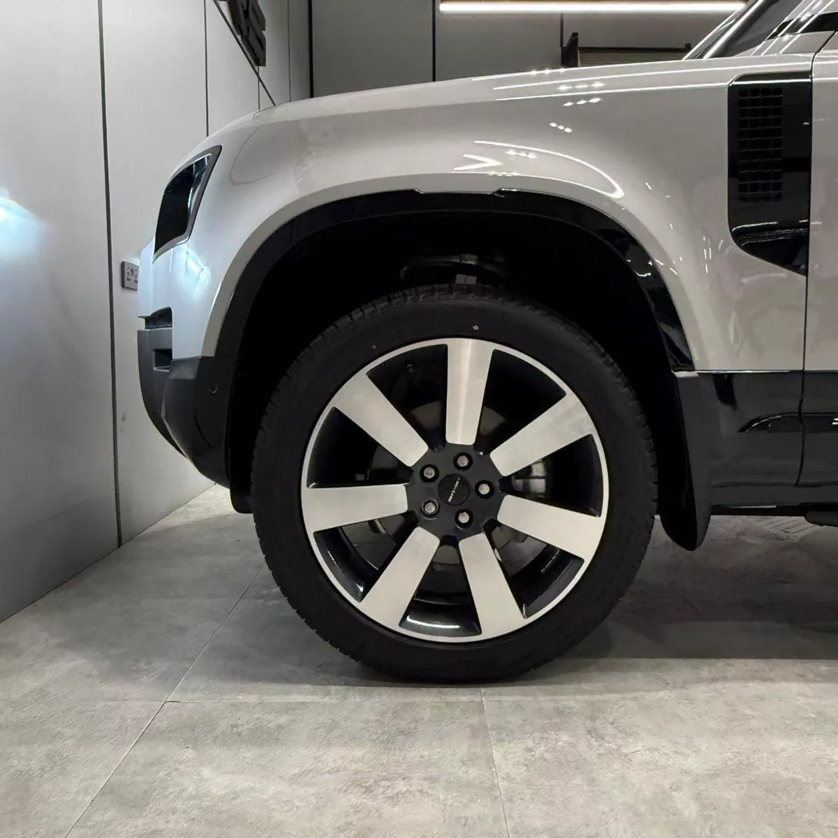 Land Rover Defender 110 S P300 | warranty and service contract-24-0