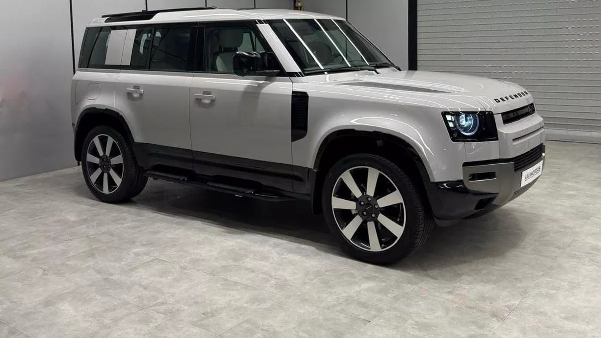 Land Rover Defender 110 S P300 | warranty and service contract-4-0