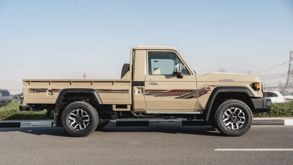 2026 Toyota Land Cruiser LC79 4.0L AT Petrol Full Option (Beige-Brown)
