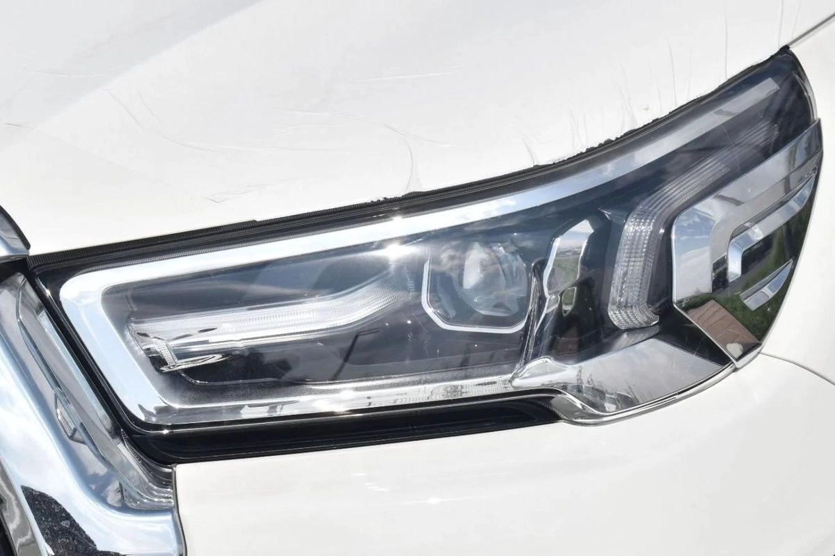 Toyota Hilux FULL OPTION SR5 AT 2.7-17-17
