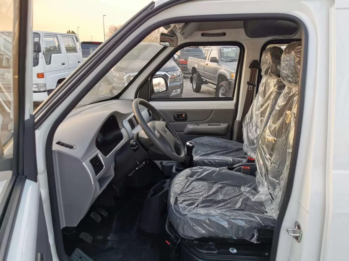 Victory V2 STD MINI BUS / 7 SEATER / 1.5L PETROL V4 M/T / AIRBAGS & ABS-10-0