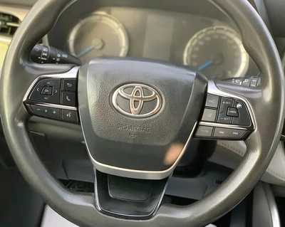 Toyota Highlander LE-2