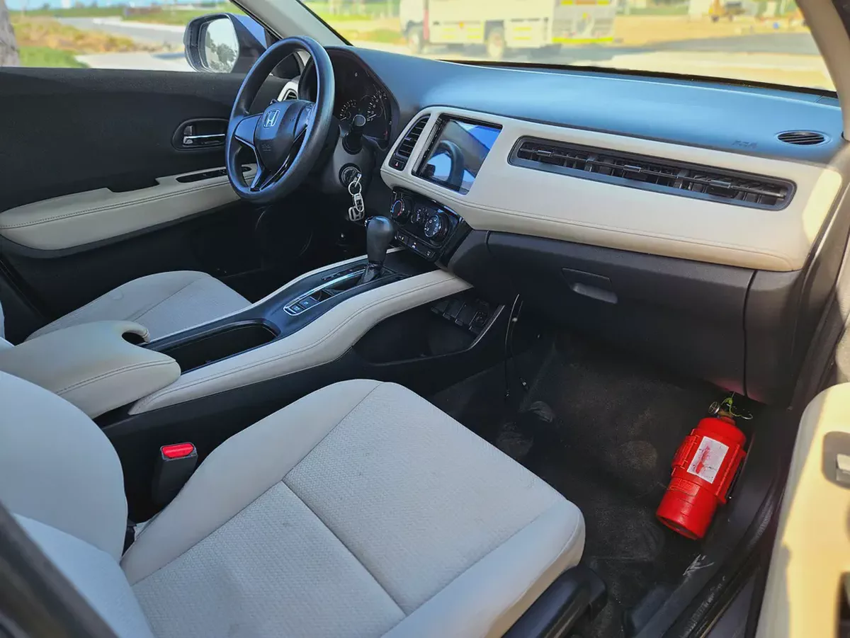 Honda HR-V EX 2019 GCC Specs Mid Option Premium Condition Low KM Perfect Compact SUV-10-10