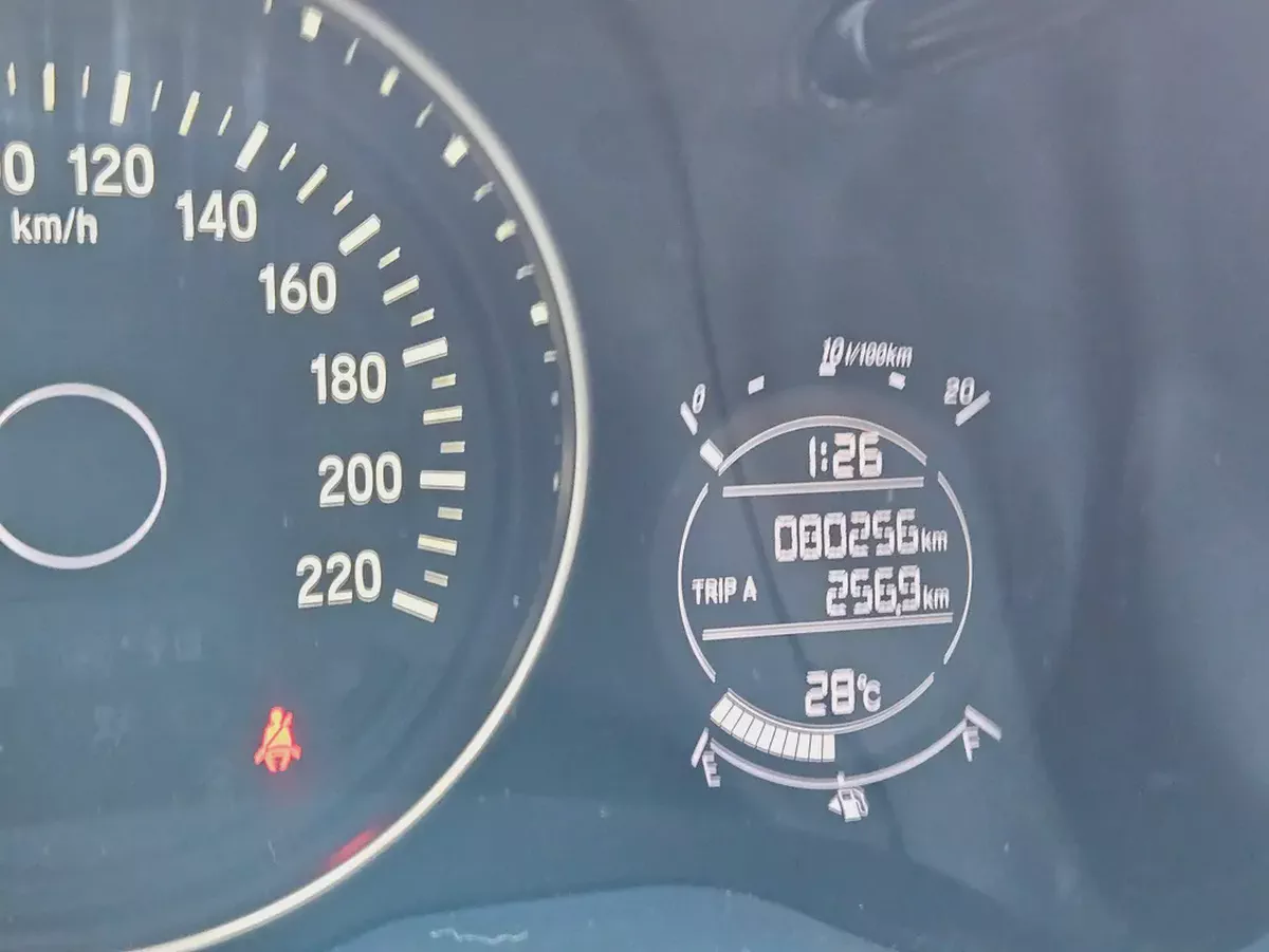 Honda HR-V EX 2019 GCC Specs Mid Option Premium Condition Low KM Perfect Compact SUV-11-11