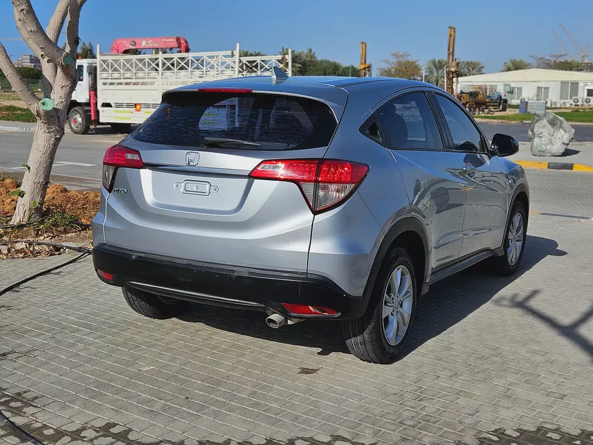 Honda HR-V EX 2019 GCC Specs Mid Option Premium Condition Low KM Perfect Compact SUV-15-15