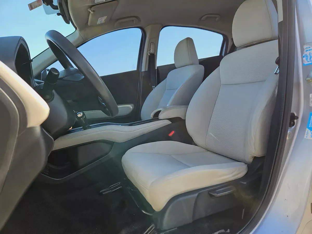 Honda HR-V EX 2019 GCC Specs Mid Option Premium Condition Low KM Perfect Compact SUV-6-6