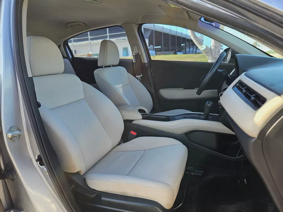 Honda HR-V EX 2019 GCC Specs Mid Option Premium Condition Low KM Perfect Compact SUV-7-7