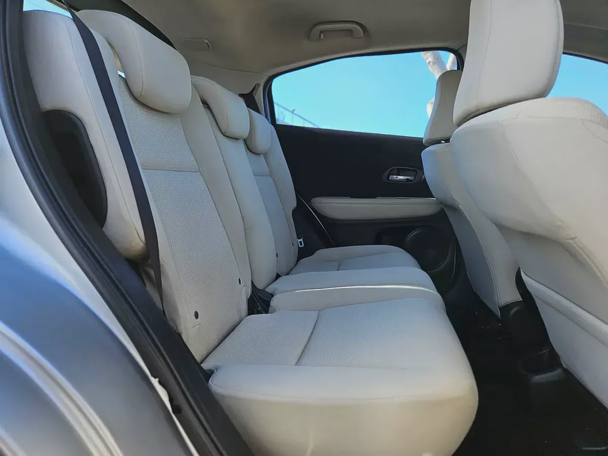 Honda HR-V EX 2019 GCC Specs Mid Option Premium Condition Low KM Perfect Compact SUV-8-8