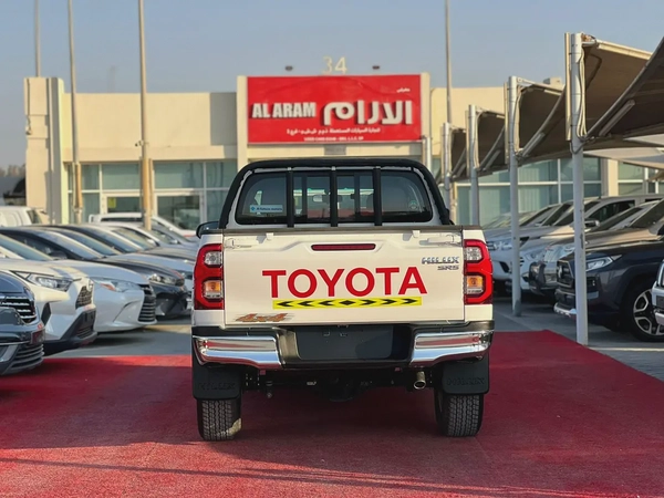 2025 Toyota Hilux Double Cab - GCC Specs - Brand New! Ref#902