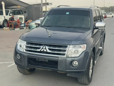Mitsubshi pajero 2010 fullopshin Gary color GCC calen car-7