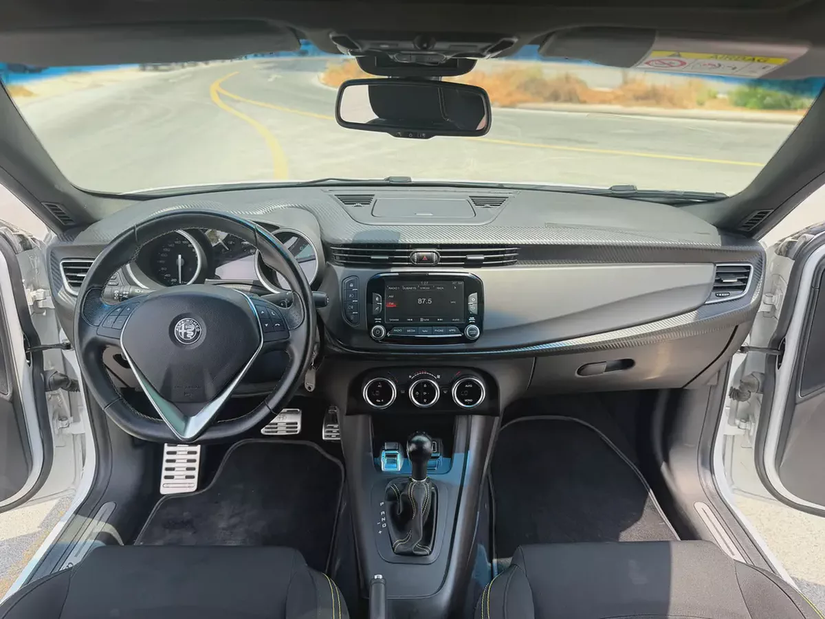 2021 Alfa Romeo Giulietta | GCC Specs | Pristine Condition-4-4