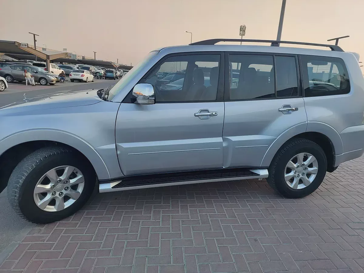 Mitsubishi Pajero GLS 2013 - GCC Specs - Well Maintained-10-10