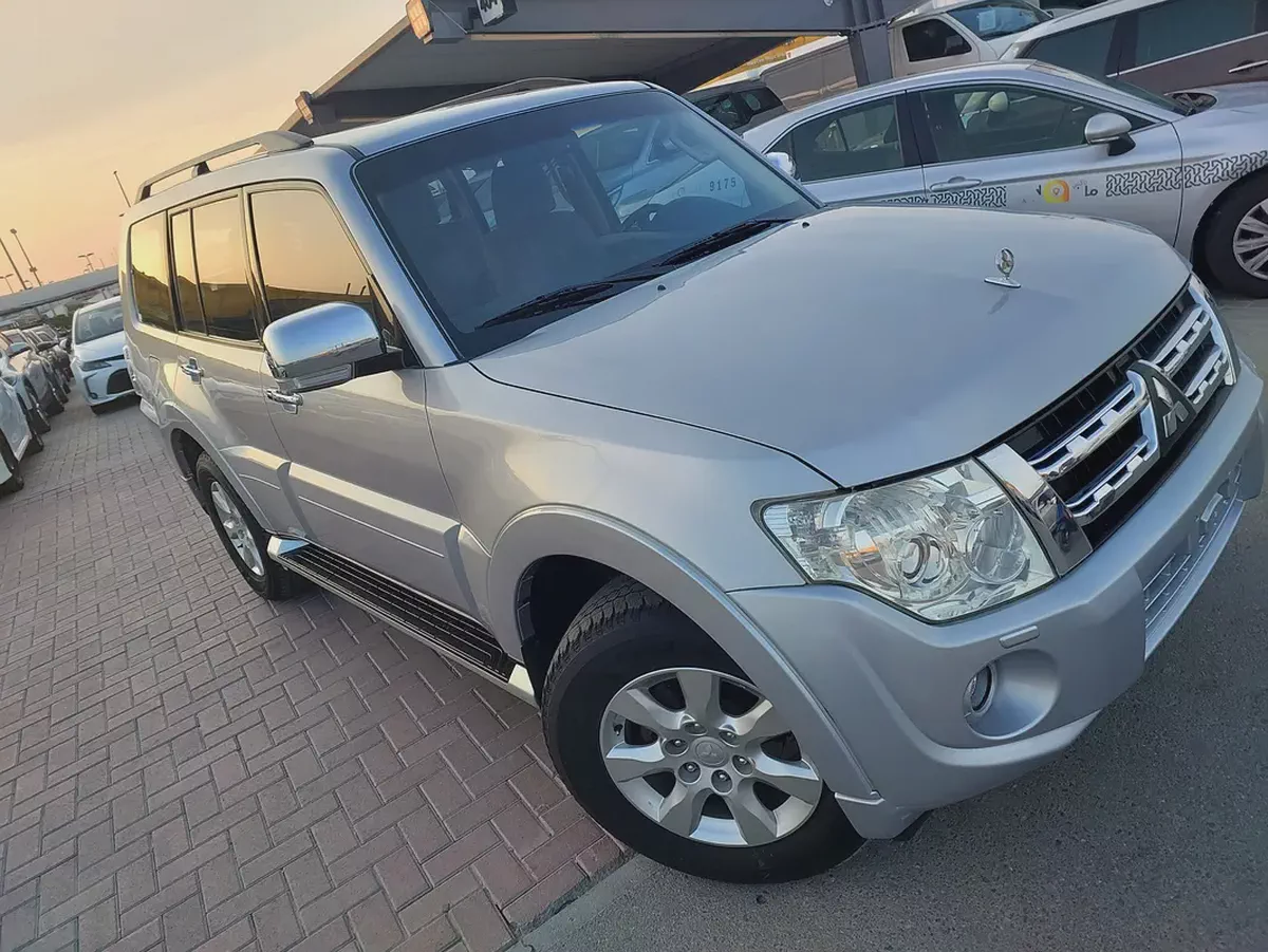 Mitsubishi Pajero GLS 2013 - GCC Specs - Well Maintained-1-1