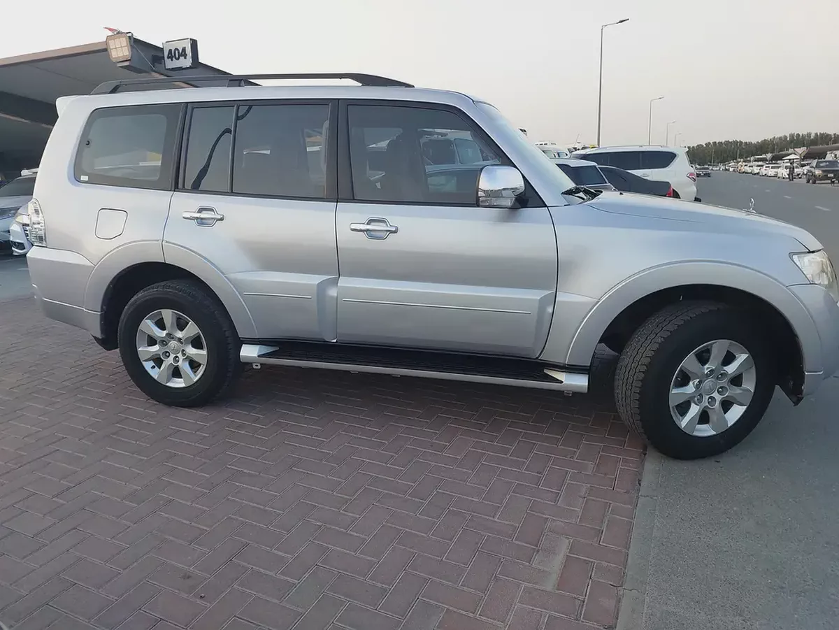 Mitsubishi Pajero GLS 2013 - GCC Specs - Well Maintained-2-2