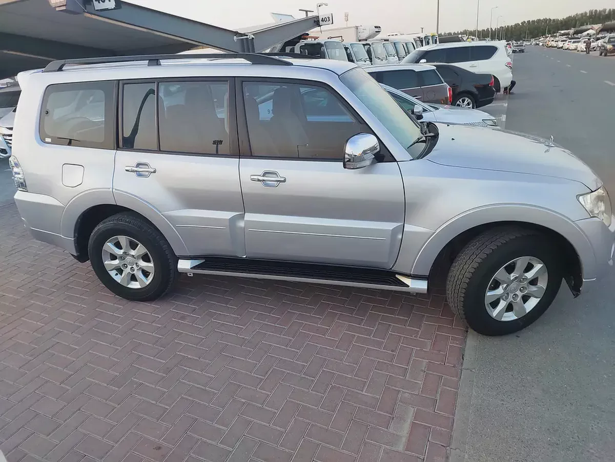 Mitsubishi Pajero GLS 2013 - GCC Specs - Well Maintained-3-3