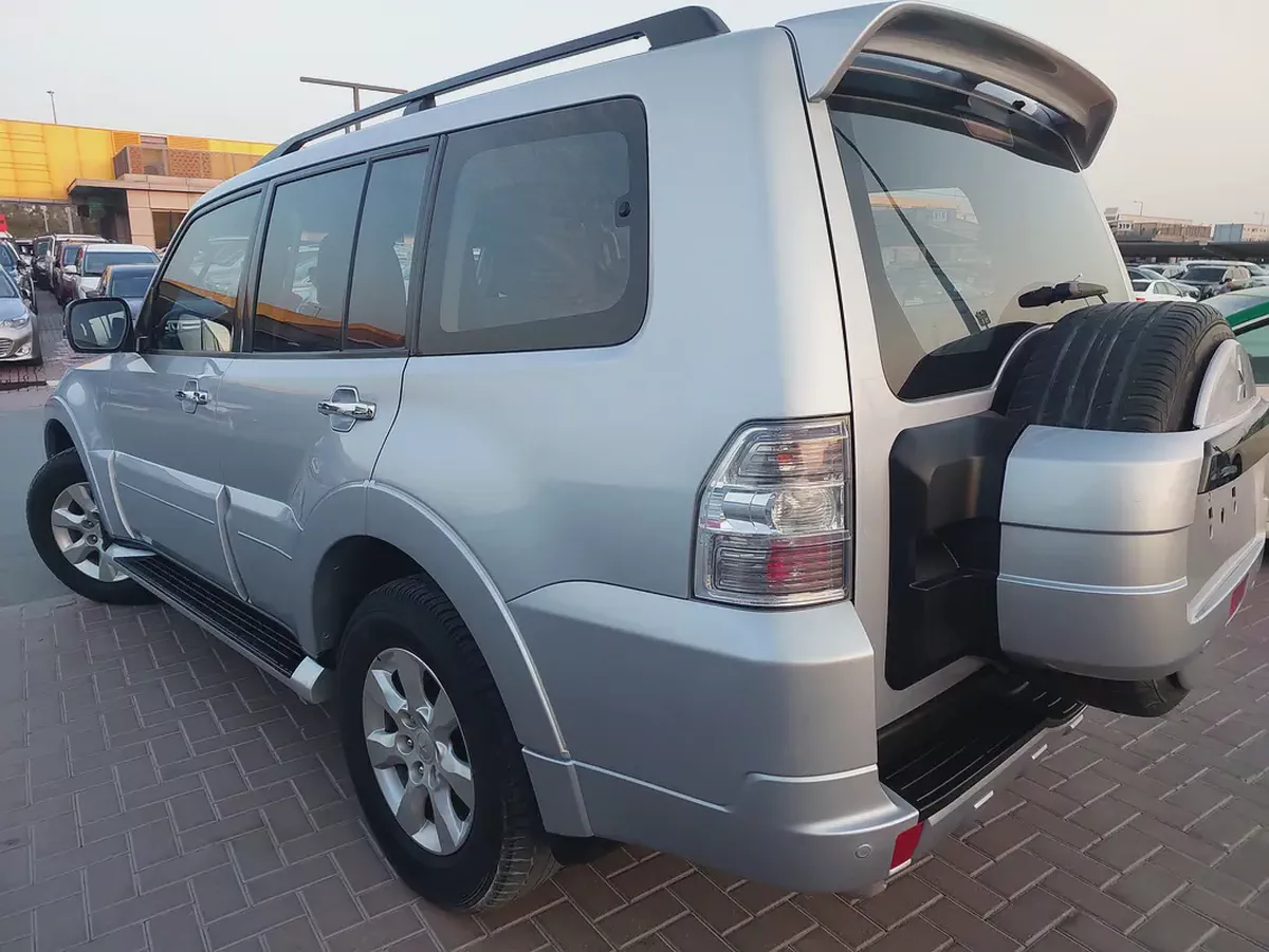 Mitsubishi Pajero GLS 2013 - GCC Specs - Well Maintained-8-8