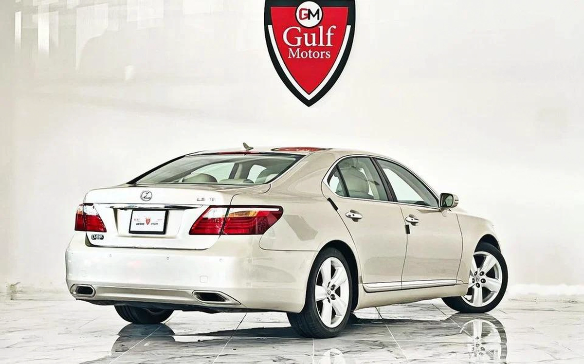 Lexus LS460 V8 4.6L-8CYL FULL OPTION-EXCELLENT CONDITION-ACCIDENT FREE - AED 39,000-4-4