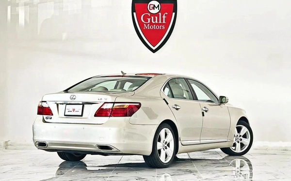 Lexus LS460 V8 4.6L-8CYL FULL OPTION-EXCELLENT CONDITION-ACCIDENT FREE - AED 39,000