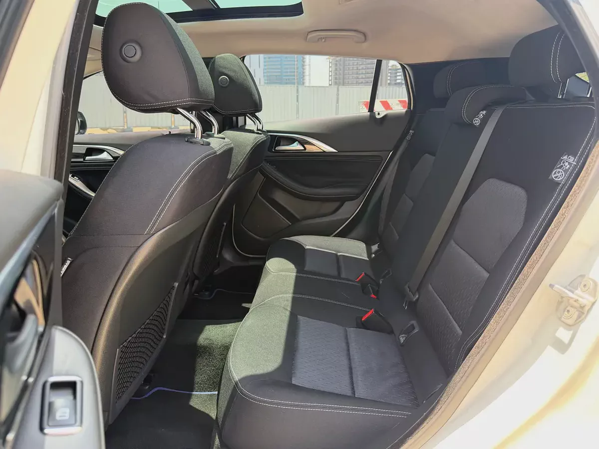 2017 Infiniti Q30 Premium | GCC Specs-12-12