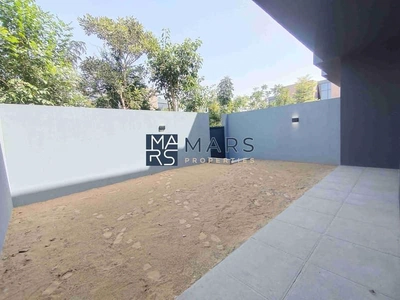 "Stunning 4-Bedroom Middle Unit Townhouse in Masaar – For rent-20