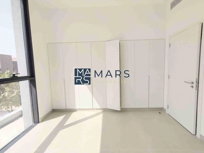 "Stunning 4-Bedroom Middle Unit Townhouse in Masaar – For rent-21