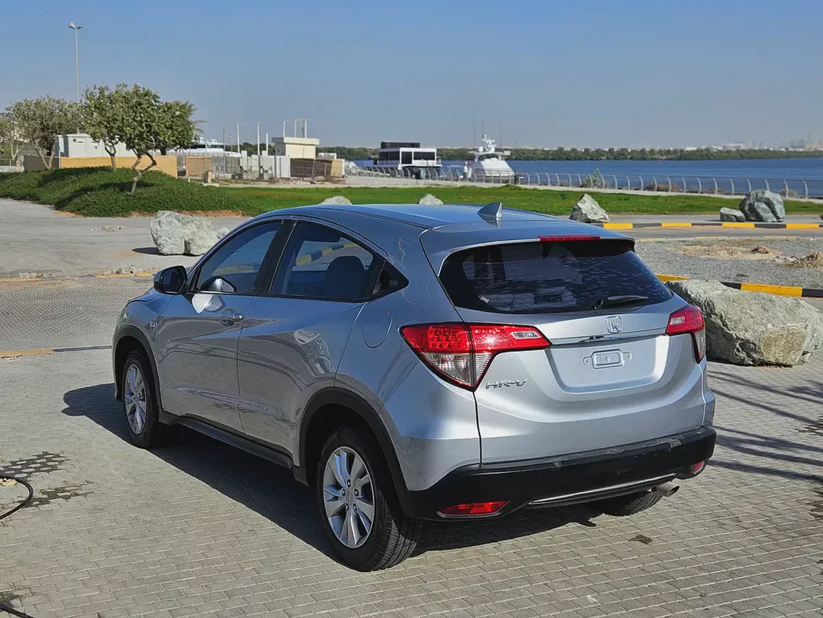 Honda HR-V EX 2019 GCC Specs Premium Condition Perfect Inside Out Low KM Perfect Family SUV-13-13