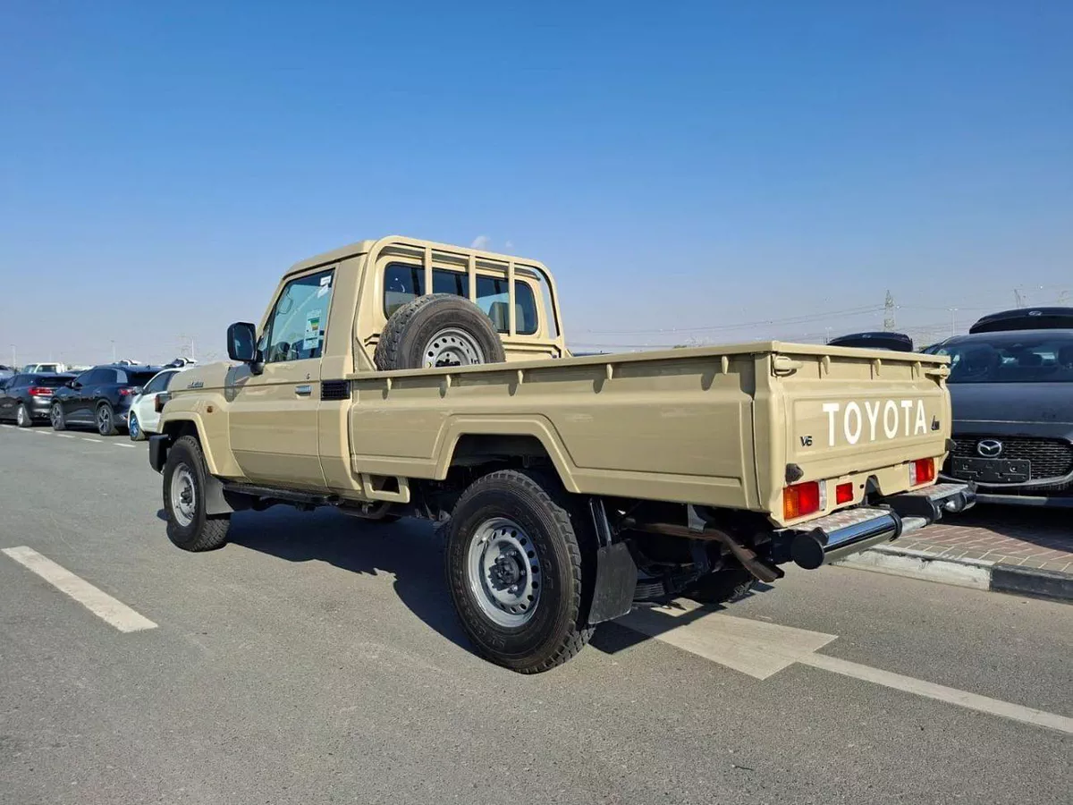 Toyota Land Cruiser Pick Up-9-0