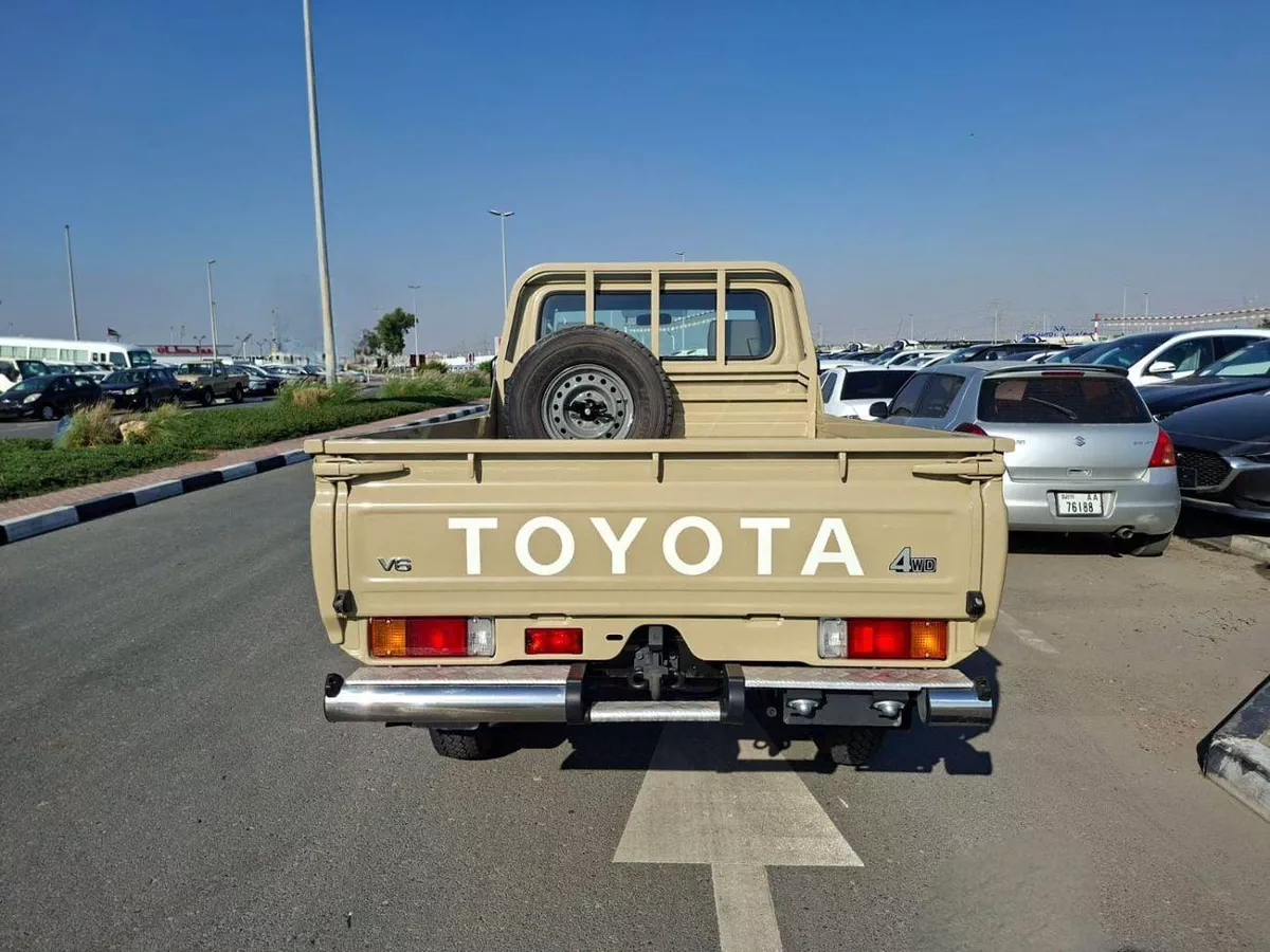 Toyota Land Cruiser Pick Up-12-0