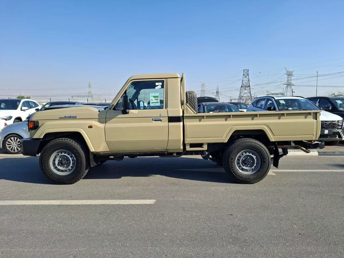 Toyota Land Cruiser Pick Up-4-0