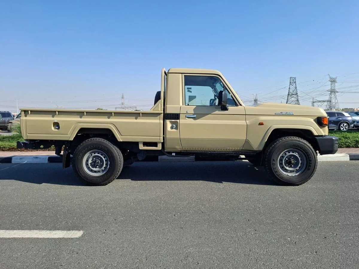 Toyota Land Cruiser Pick Up-8-0