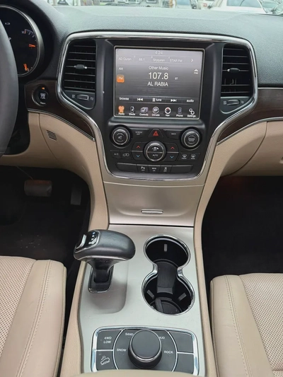 Jeep Grand Cherokee Limited 2015 - GCC Specs - Excellent Condition-9