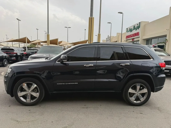 Jeep Grand Cherokee Limited 2015 - GCC Specs - Excellent Condition