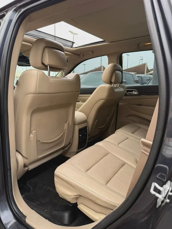 Jeep Grand Cherokee Limited 2015 - GCC Specs - Excellent Condition