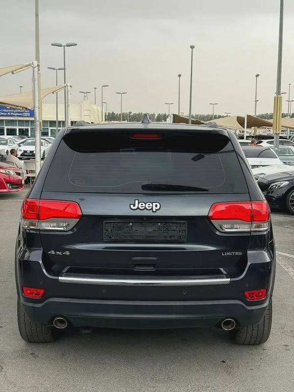 Jeep Grand Cherokee Limited 2015 - GCC Specs - Excellent Condition