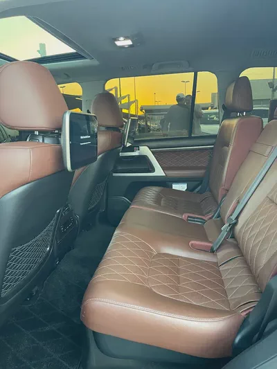 تويوتا لاند كلوزر 57Toyota Land Cruiser VXR Grand Touring 2018 | GCC Specs | Pristine Condition-12