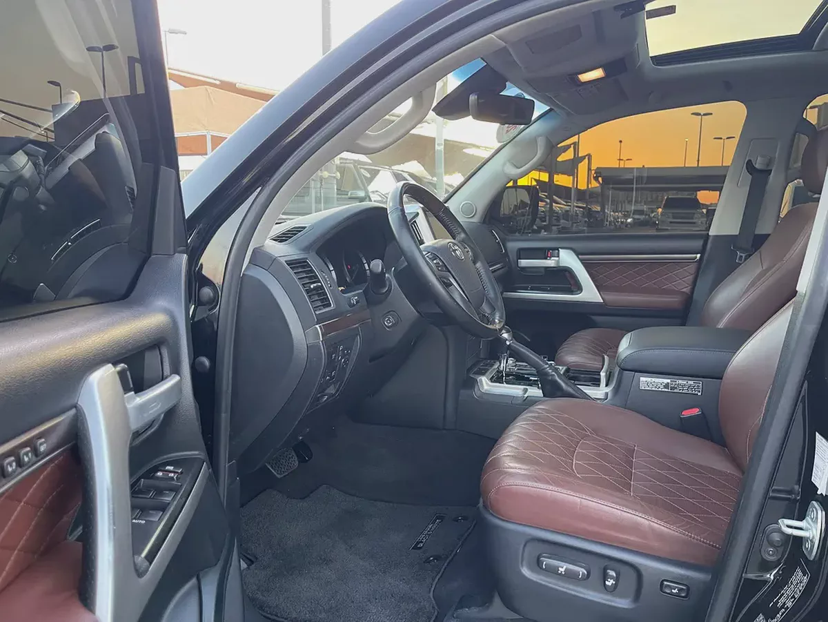 تويوتا لاند كلوزر 57Toyota Land Cruiser VXR Grand Touring 2018 | GCC Specs | Pristine Condition-9-9