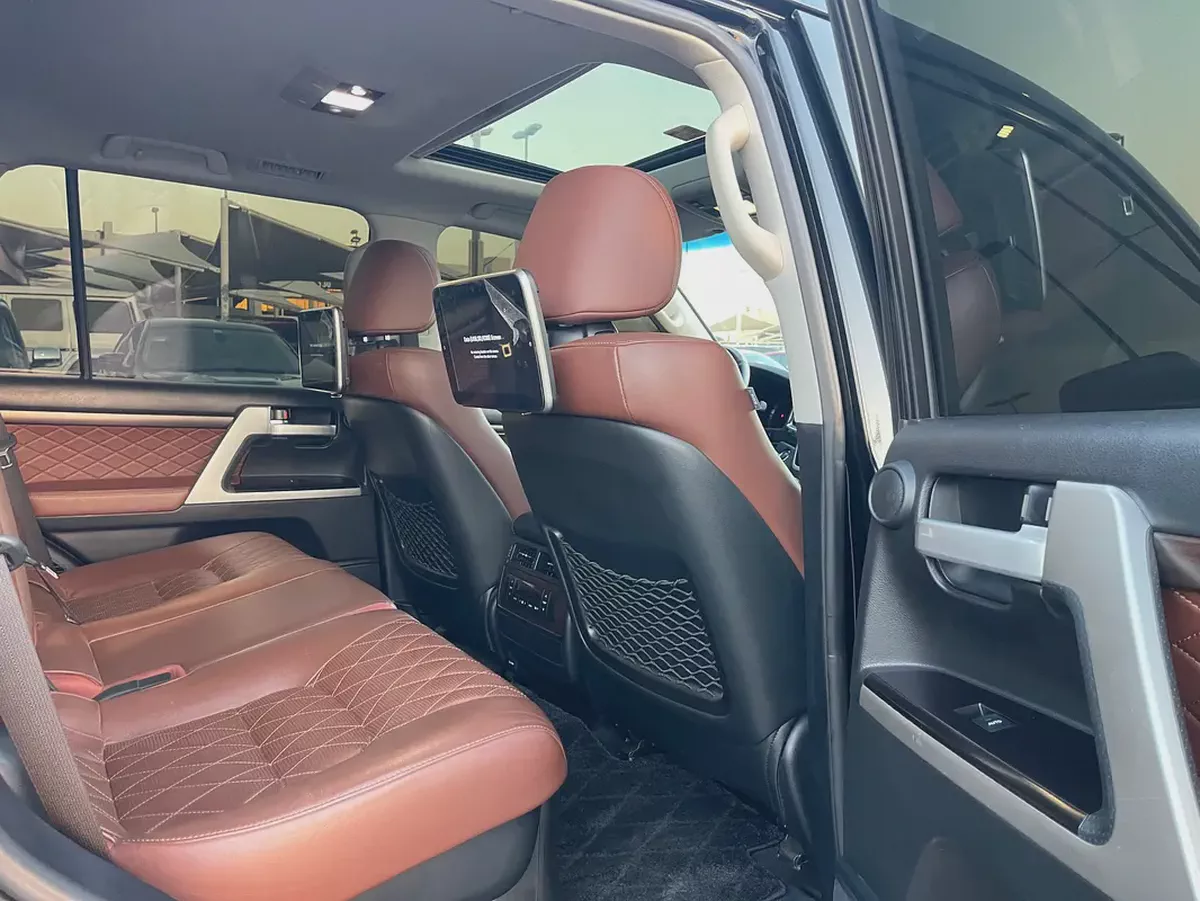 تويوتا لاند كلوزر 57Toyota Land Cruiser VXR Grand Touring 2018 | GCC Specs | Pristine Condition-13-13