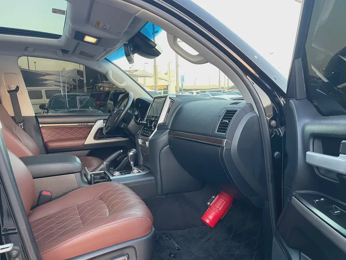 تويوتا لاند كلوزر 57Toyota Land Cruiser VXR Grand Touring 2018 | GCC Specs | Pristine Condition-15-15