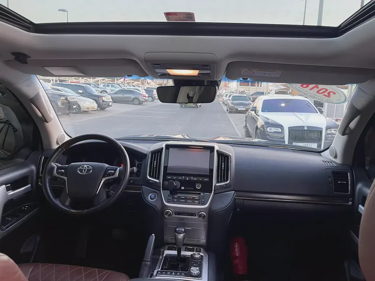 تويوتا لاند كلوزر 57Toyota Land Cruiser VXR Grand Touring 2018 | GCC Specs | Pristine Condition-17-17