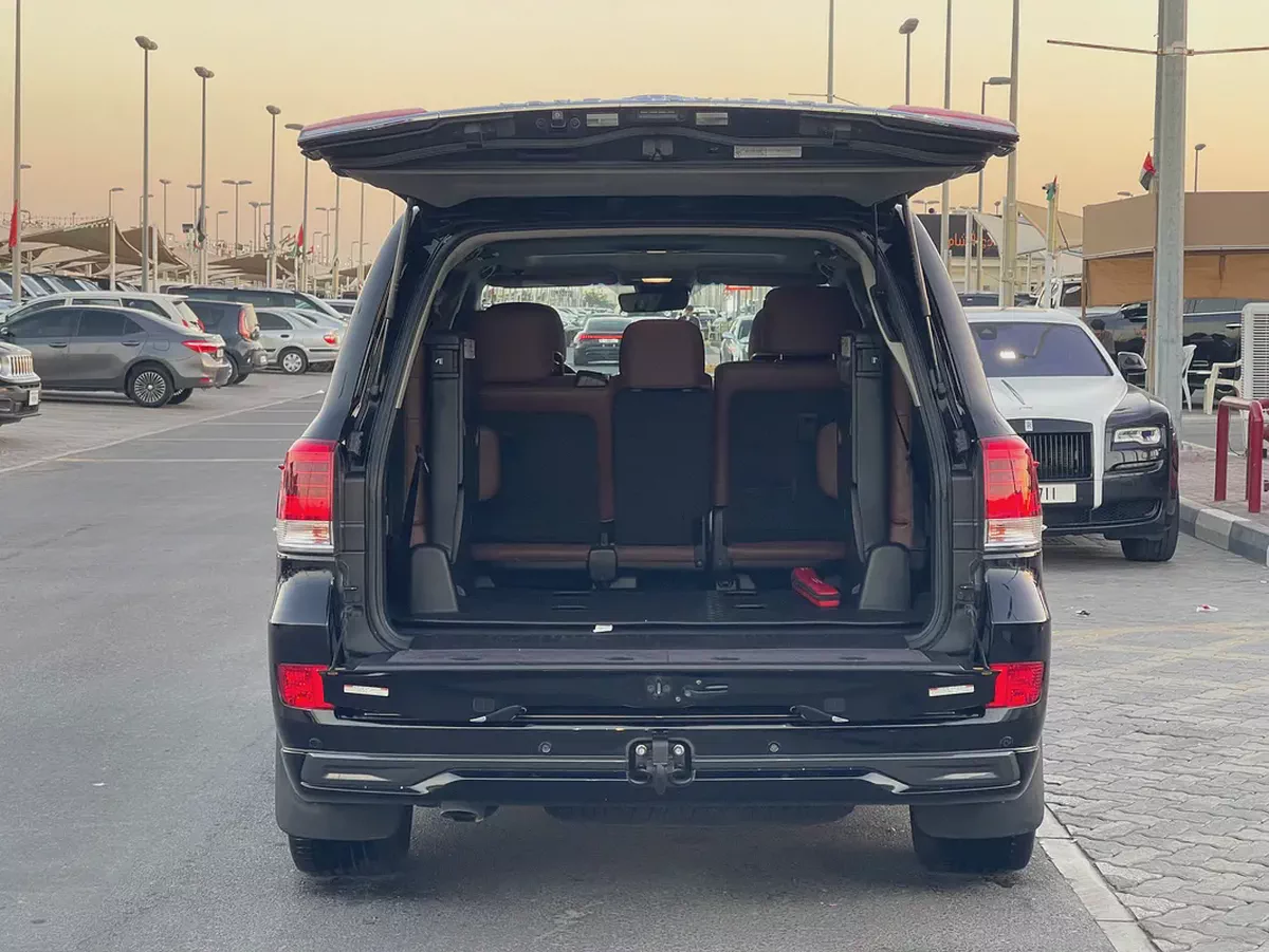 تويوتا لاند كلوزر 57Toyota Land Cruiser VXR Grand Touring 2018 | GCC Specs | Pristine Condition-18-18