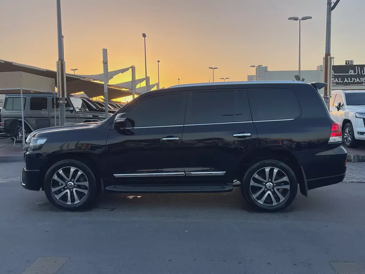 تويوتا لاند كلوزر 57Toyota Land Cruiser VXR Grand Touring 2018 | GCC Specs | Pristine Condition-2-2