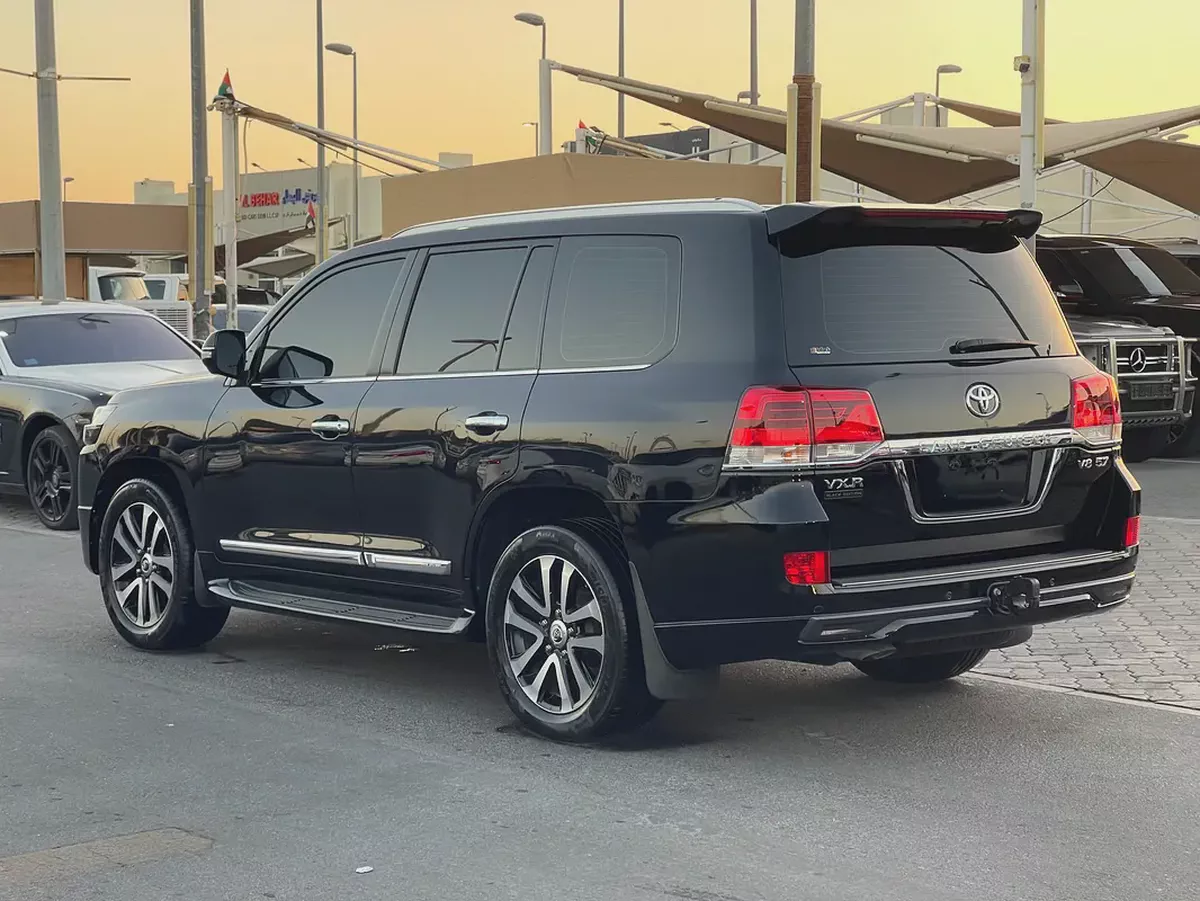 تويوتا لاند كلوزر 57Toyota Land Cruiser VXR Grand Touring 2018 | GCC Specs | Pristine Condition-3-3