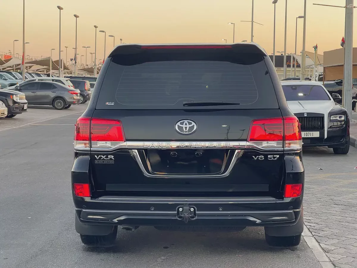تويوتا لاند كلوزر 57Toyota Land Cruiser VXR Grand Touring 2018 | GCC Specs | Pristine Condition-4-4
