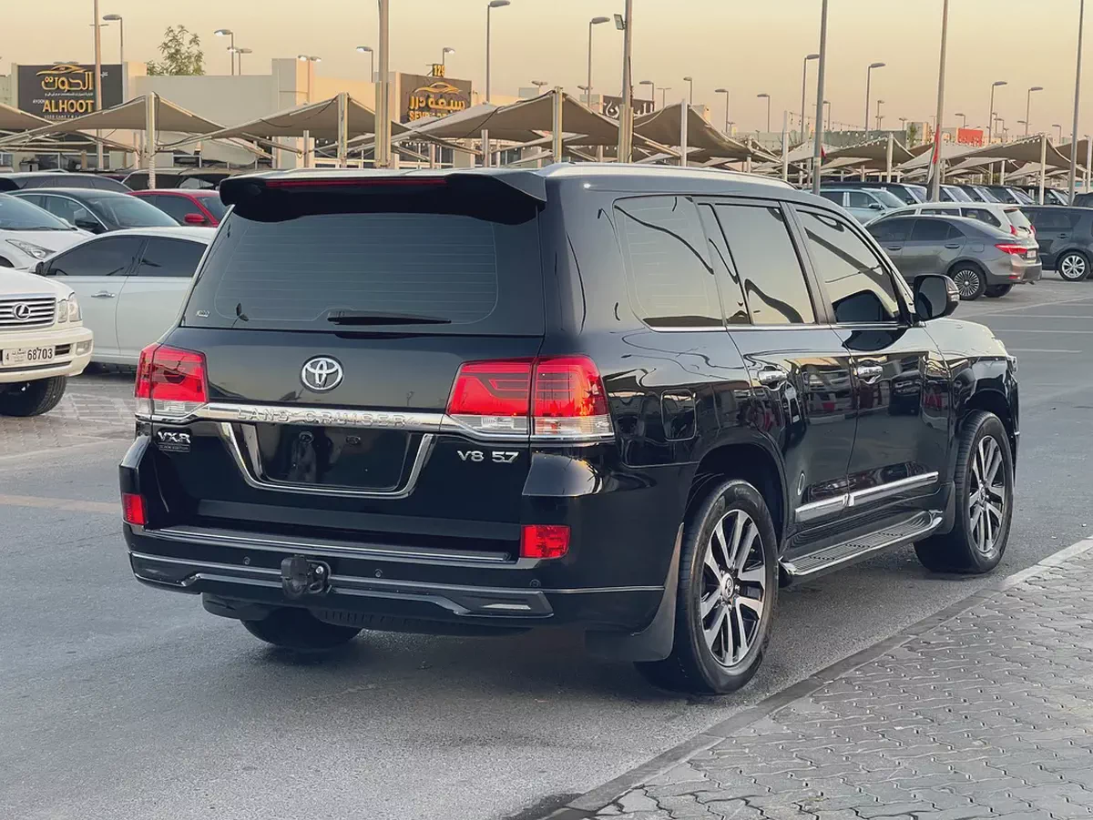 تويوتا لاند كلوزر 57Toyota Land Cruiser VXR Grand Touring 2018 | GCC Specs | Pristine Condition-5-5