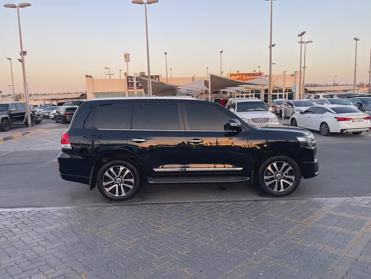 تويوتا لاند كلوزر 57Toyota Land Cruiser VXR Grand Touring 2018 | GCC Specs | Pristine Condition-6-6