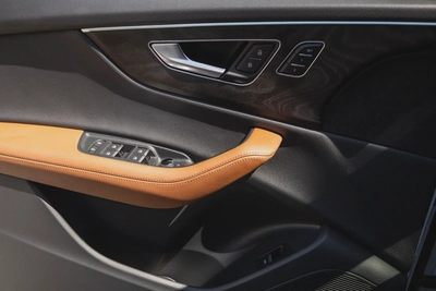 Audi Q8 2023-16