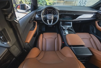 Audi Q8 2023-12