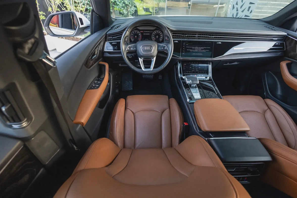 Audi Q8 2023-12-12