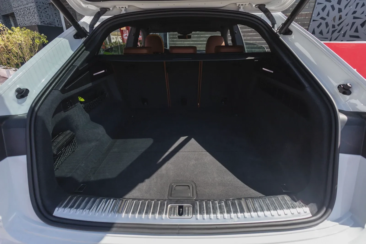 Audi Q8 2023-15-15